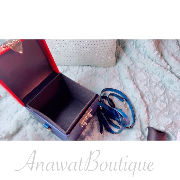 Grace Box Crossbody Handbag - Picture 11 of 12